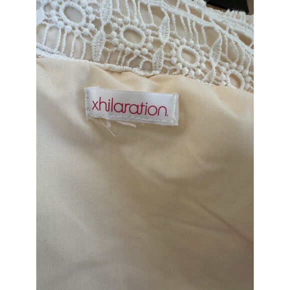 Xhilaration Cream Crochet Knit Button-Front Vest Boho Layering Top size JR M - Picture 3 of 7